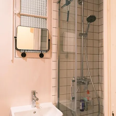 Authentic Flat Near Montmartre Apartment