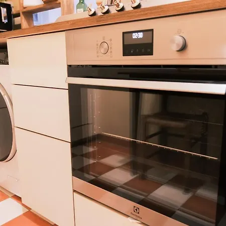 Authentic Flat Near Montmartre Apartment *