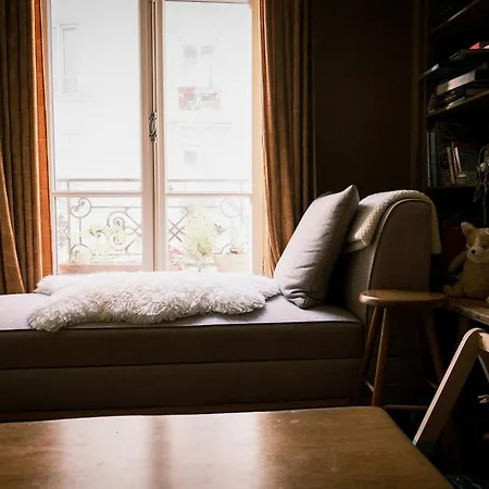 Authentic Flat Near Montmartre Apartment *